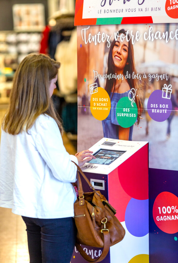 Borne d’animation interactive et digitale marketing permettant de collecter des données clients, générer des leads qualifiés et optimiser vos stratégies marketing.