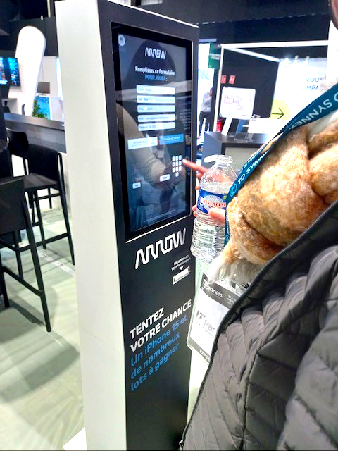 Borne d’animation interactive et digitale marketing permettant de collecter des données clients, générer des leads qualifiés et optimiser vos stratégies marketing.