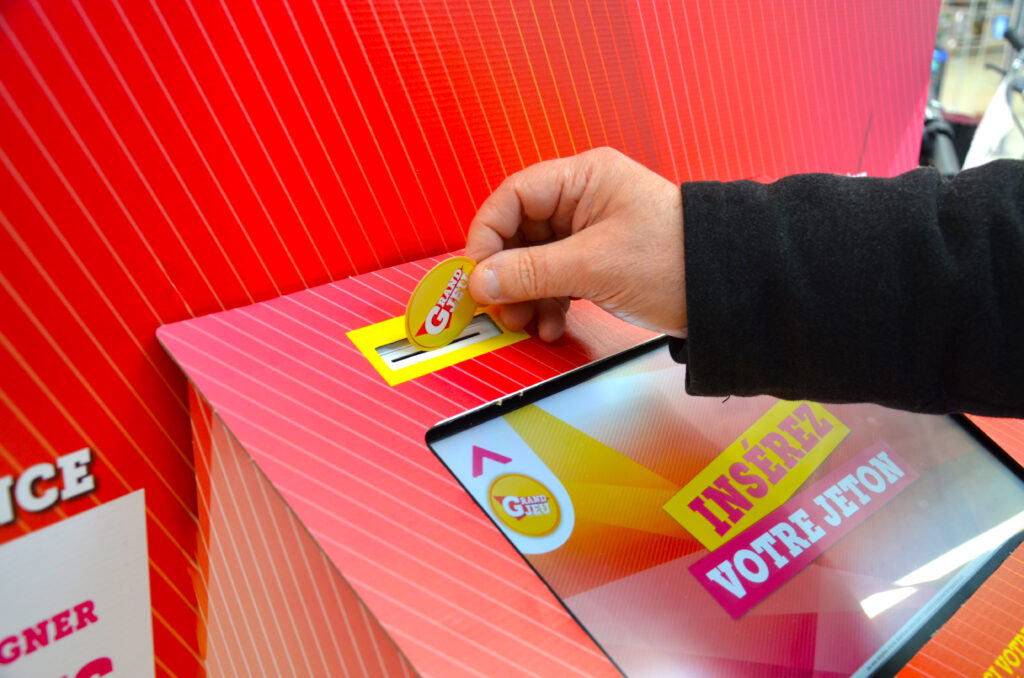 Borne d’animation interactive et digitale marketing permettant de collecter des données clients, générer des leads qualifiés et optimiser vos stratégies marketing.