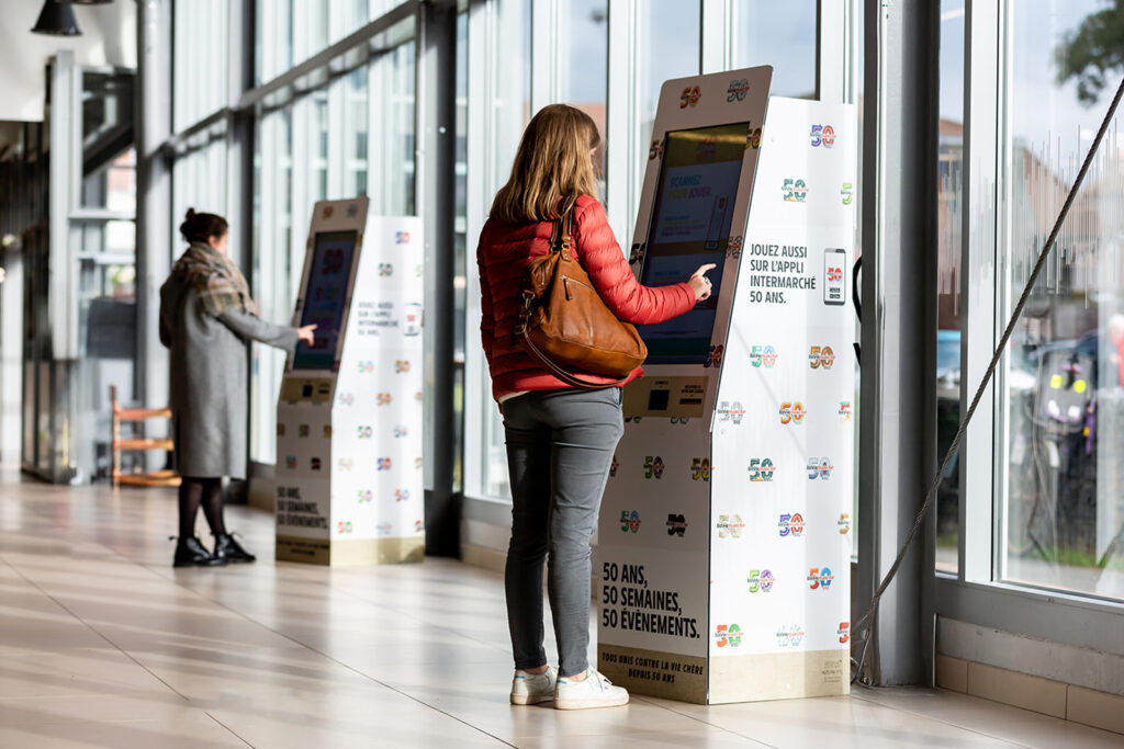Borne d’animation interactive et digitale marketing permettant de collecter des données clients, générer des leads qualifiés et optimiser vos stratégies marketing.