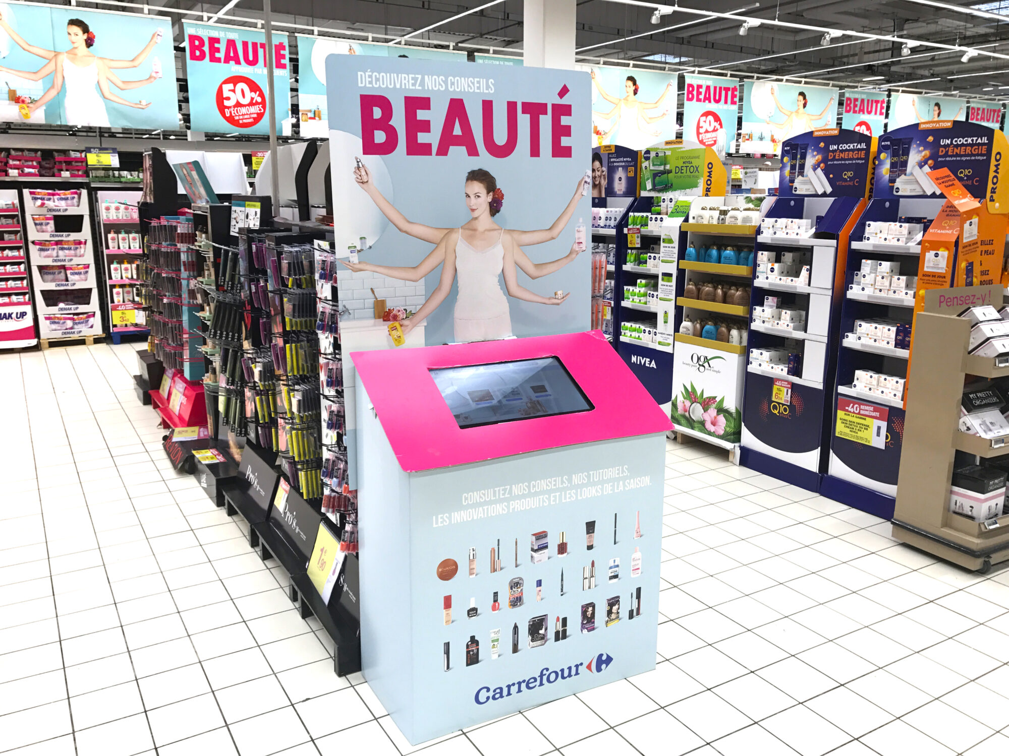 Borne d’animation interactive et digitale marketing permettant de collecter des données clients, générer des leads qualifiés et optimiser vos stratégies marketing.