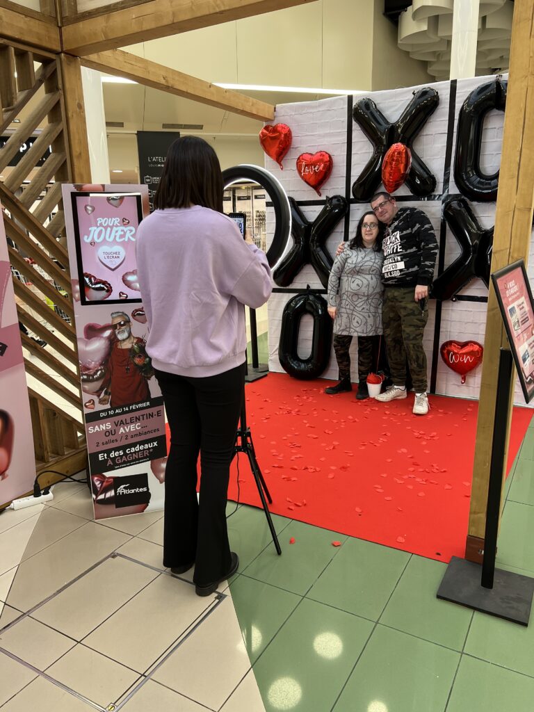 Borne d’animation interactive et digitale marketing permettant de collecter des données clients, générer des leads qualifiés et optimiser vos stratégies marketing.