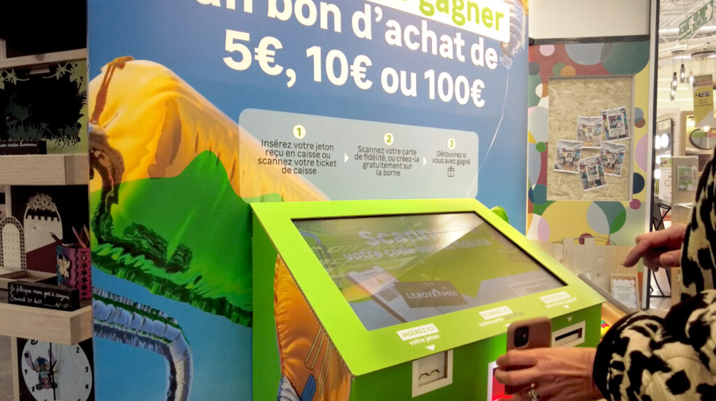 Borne d’animation interactive et digitale marketing permettant de collecter des données clients, générer des leads qualifiés et optimiser vos stratégies marketing.