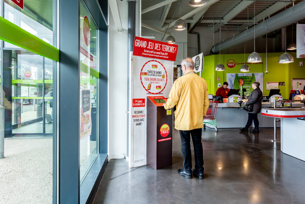 Borne d’animation interactive et digitale marketing permettant de collecter des données clients, générer des leads qualifiés et optimiser vos stratégies marketing.