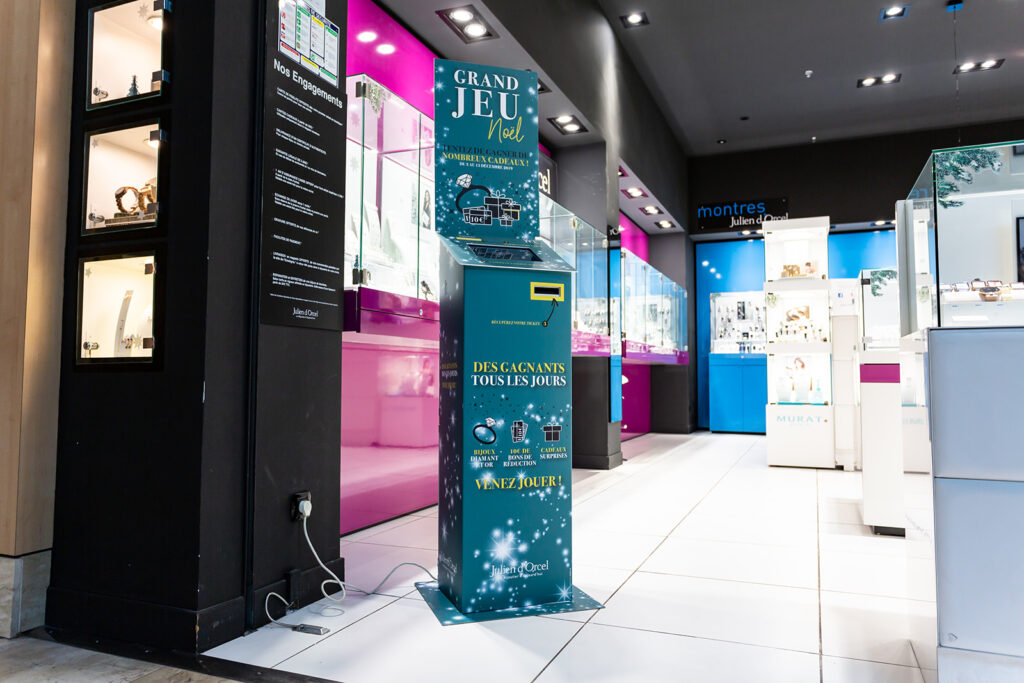 Borne d’animation interactive et digitale marketing permettant de collecter des données clients, générer des leads qualifiés et optimiser vos stratégies marketing.