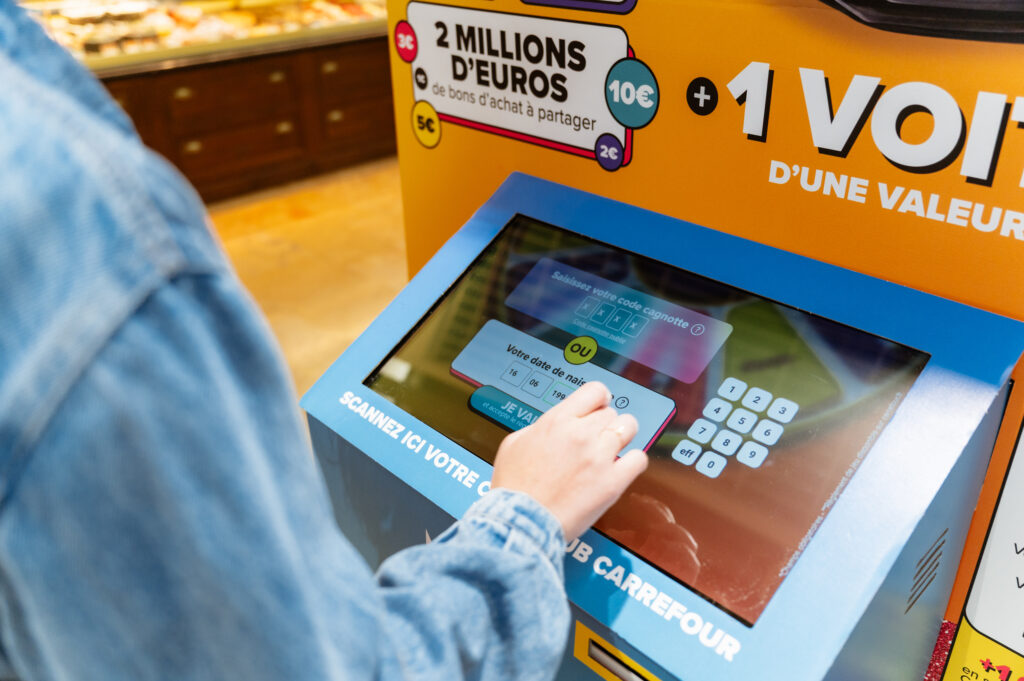 Borne d’animation interactive et digitale marketing permettant de collecter des données clients, générer des leads qualifiés et optimiser vos stratégies marketing.