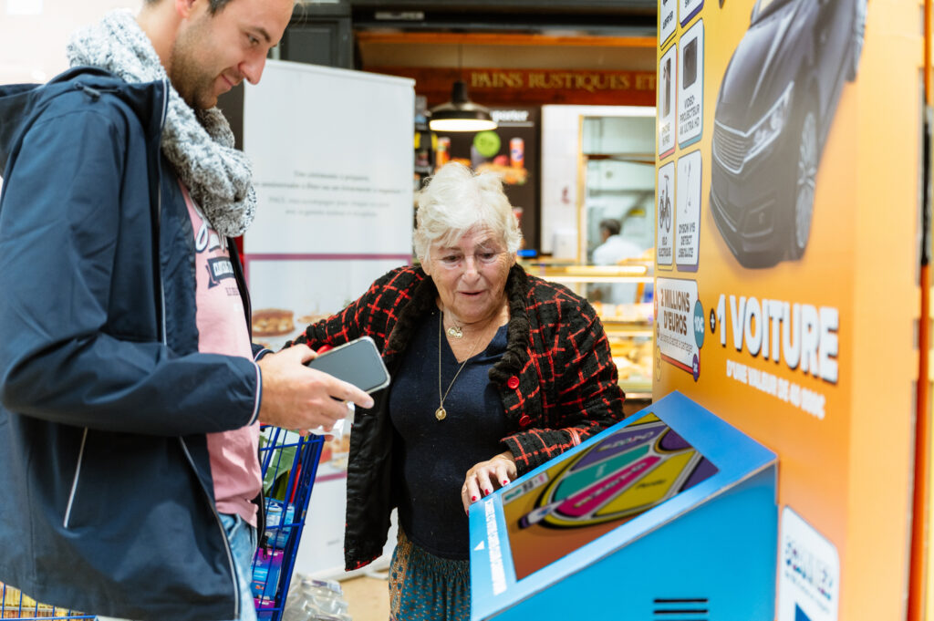 Borne d’animation interactive et digitale marketing permettant de collecter des données clients, générer des leads qualifiés et optimiser vos stratégies marketing.