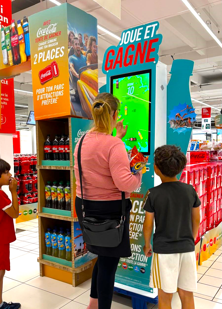 Emerger dans le magasin est un vrai challenge. Intégrer une activation marque pour capter l’attention des shoppers un vrai défi. Le jeu permet de rendre visible l’activation. 