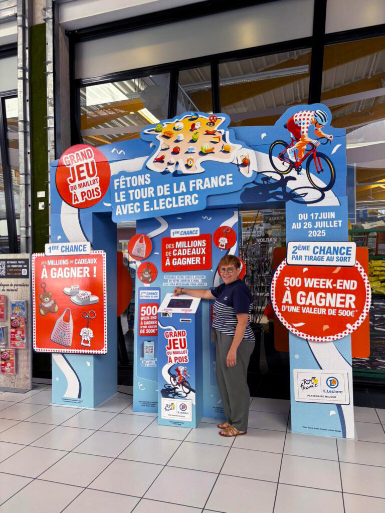 Borne de jeu en magasin pour activation shopper marketing, animation commerciale, collecte de data et théâtralisation du point de vente.
