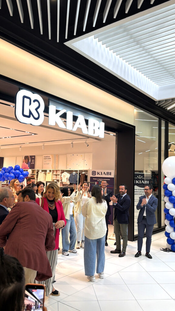 Animación comercial en tienda Kiabi con terminal interactivo para fidelización de clientes y captación de datos.