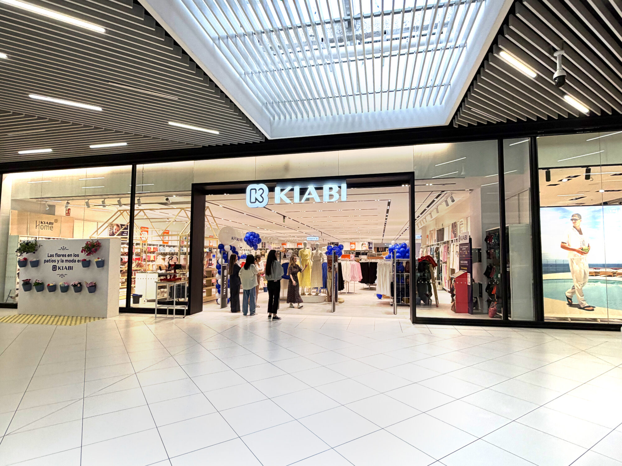 Animación comercial en tienda Kiabi con terminal interactivo para fidelización de clientes y captación de datos.