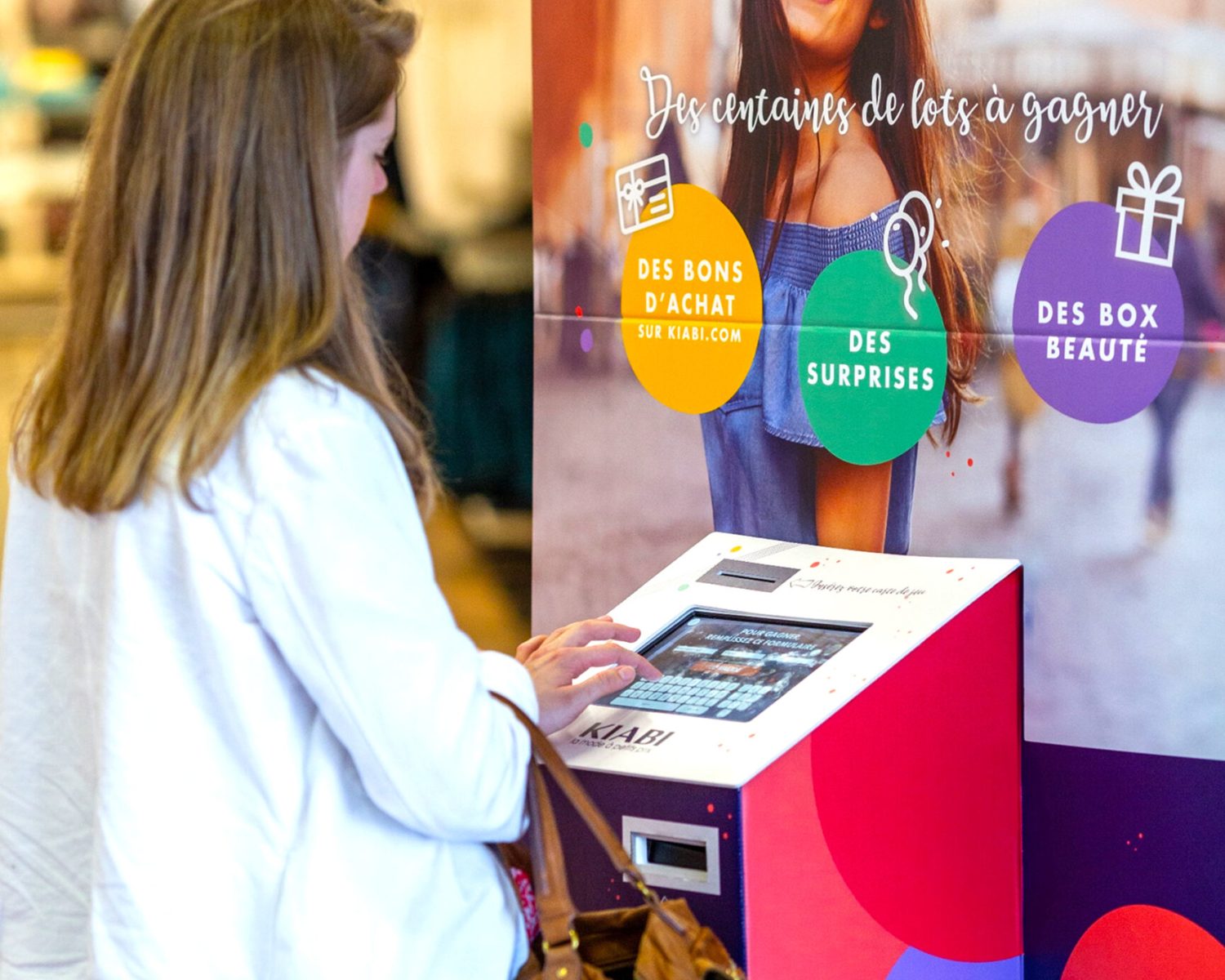 Borne d’animation interactive et digitale marketing permettant de collecter des données clients, générer des leads qualifiés et optimiser vos stratégies marketing.