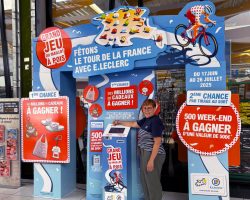 Borne de jeu en magasin pour activation shopper marketing, animation commerciale, collecte de data et théâtralisation du point de vente.